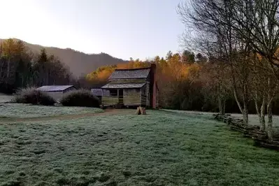 Dan,Lawson,Cabin,In,Cades,Cove