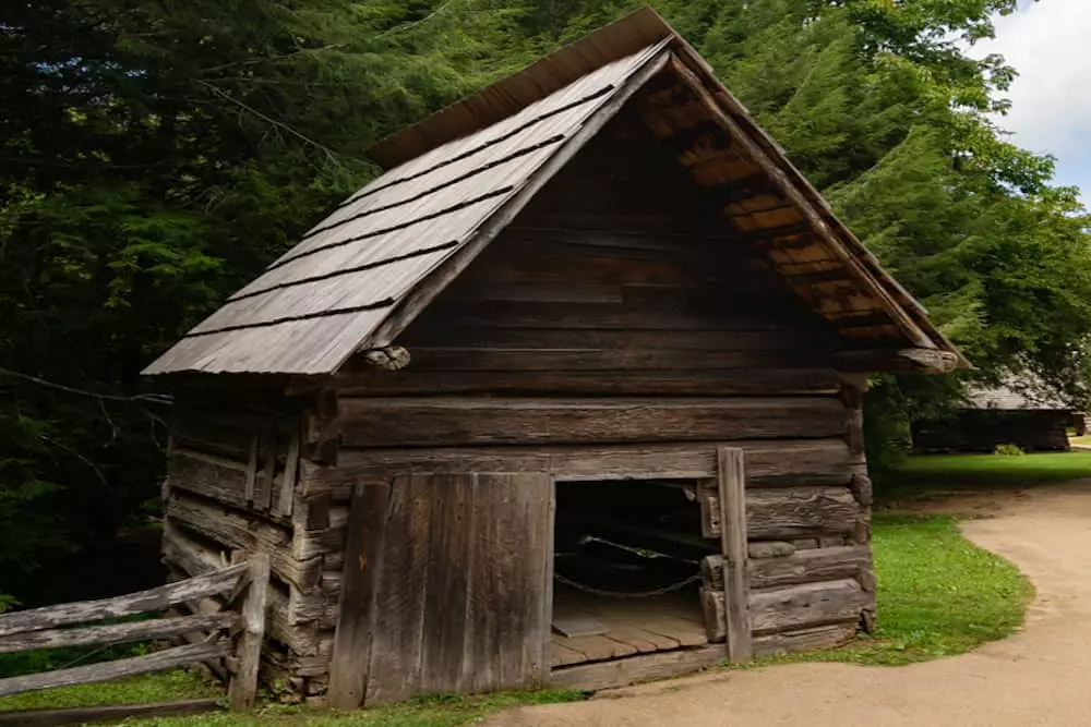 cades cove smokehouse