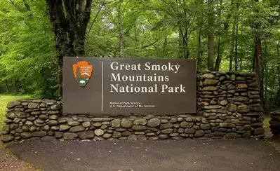 great smoky mountains national park sign