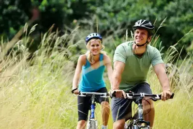 couple enjoying biking in Cades Cove